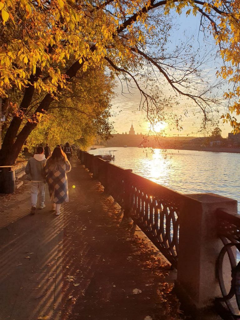 Октябрь. Москва
